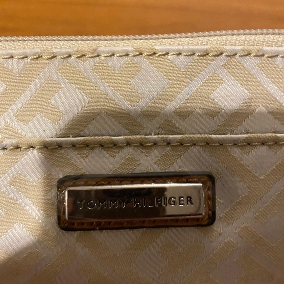 Tommy Hilfiger Wristlet (GA) - Picture 8 of 8